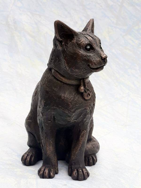 - a Sculpture by Suzie Marsh, measuring 18 x 14 cm (H x W) £85